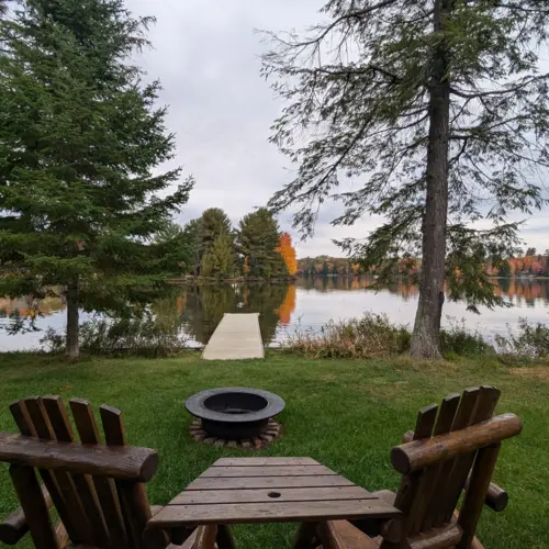 Erstklassige Außenanlagen in unserem Seehaus bieten die perfekte Mischung aus Abenteuer und Entspannung für alle Altersgruppen in Wisconsin.